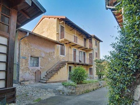 Casa indipendente in Via Somisso, 8, Laveno Mombello