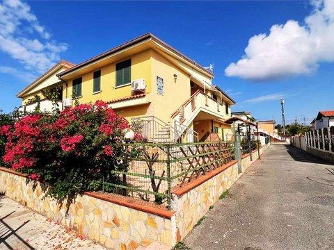 Villetta a schiera in Viale Raffaello, Petrosa, Scalea