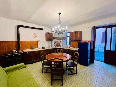 Casa di paese in Via Fratelli Bianchetto, 17, Lessona