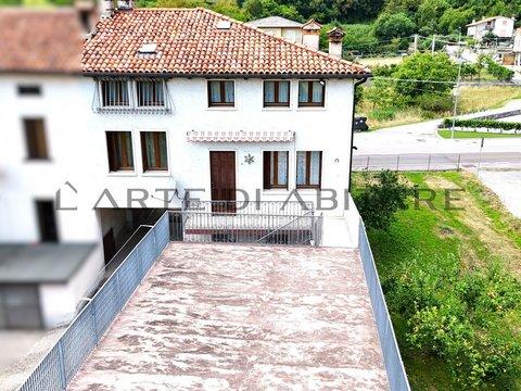 Casa indipendente in Via dei Longhi, 62, Arsiero