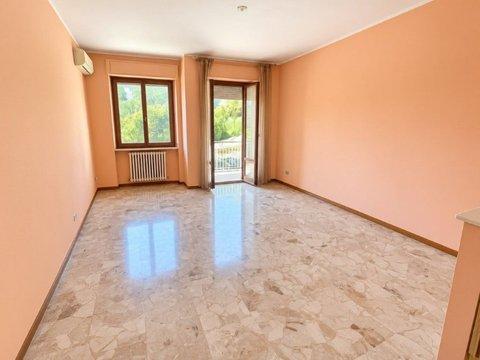 Quadrilocale in Via coniugi, 35, Cairoli - Santa Lucia, Macerata