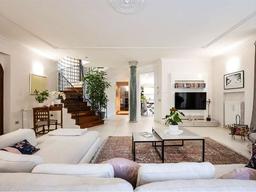 Villa a Montello, Varese