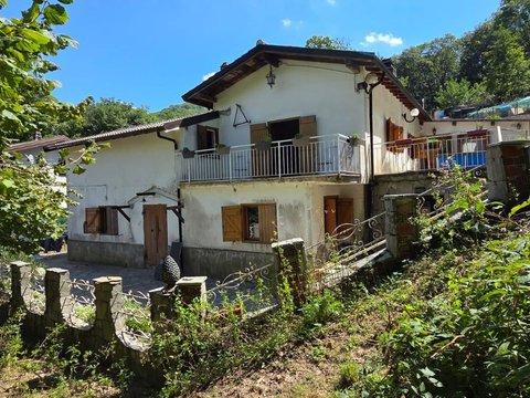 Casa indipendente in Località Cavorsi, 2, Torriglia