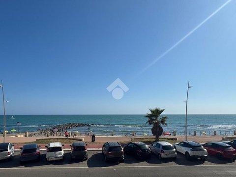 Trilocale in Lungomare Duca degli Abruzzi, Ostia Ponente, Roma