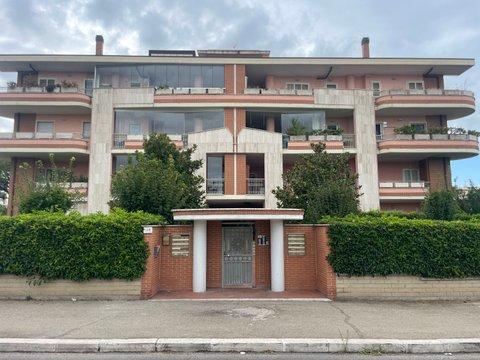 Trilocale in Via Pericle Fazzini, 10, Mezzocammino, Roma