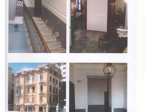 Appartamento in Via Aniello Falcone, 440, Vomero, Napoli