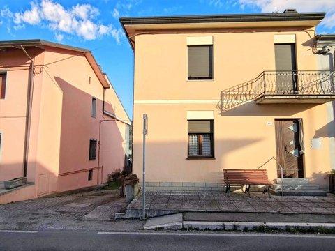 Casa indipendente in Via Gallo, Borello, Cesena