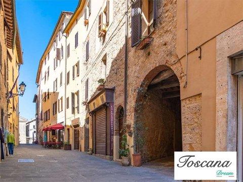 Appartamento in Via della Libertà, 24, Centro Storico, Massa Marittima