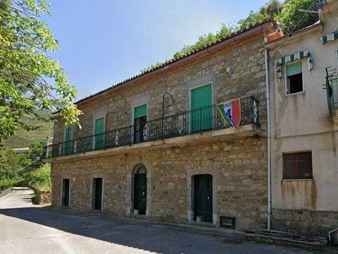 Casa indipendente in Via Europa, 10, Serramezzana