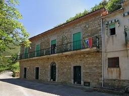 Casa indipendente in Via Europa, 10, Serramezzana