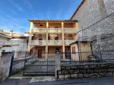 Casa indipendente in Via Santella, 4, Parzanica