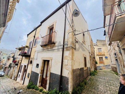 Casa indipendente in Via Spiteri, 45, Centro, Scicli