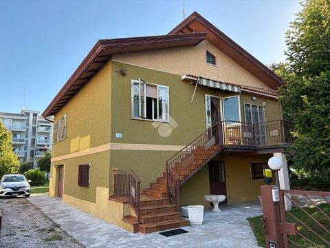 Casa indipendente in Via Pasqualigo, 1, Carpenedo, Mestre