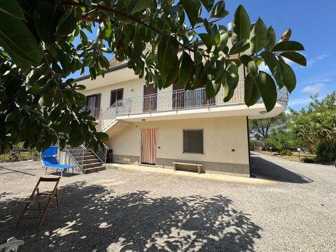 Villa in San Pietro, 16, Altavilla Silentina