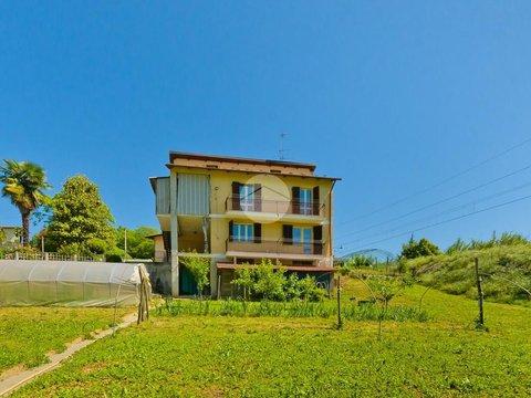 Casa indipendente in Strada Fontana Operti, 12, Bra