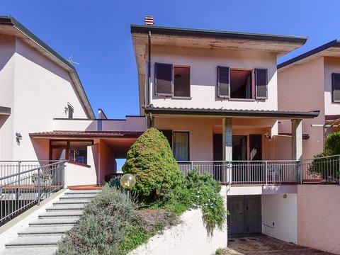 Villetta a schiera in Via Giulio Zappa, 54, Besana in Brianza