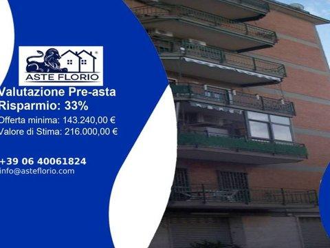 Trilocale in Via T. Tasso, 4, Centro Città, Casoria