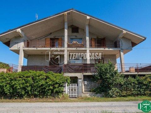Appartamento in Strada del Valentino, 11, Bosconero