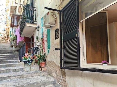 Bilocale in Salita Vetriera, Chiaia-Mergellina, Napoli