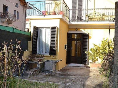 Appartamento su due piani in Via Roma, 31, Angera