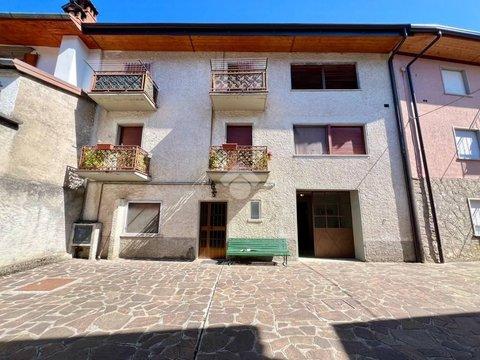 Villetta bifamiliare in Via Chiesa, 399, Onore