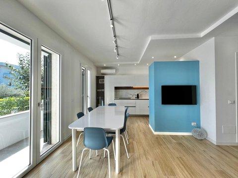 Villetta a schiera in Via della Caserma, 17, Torre del Lago, Viareggio