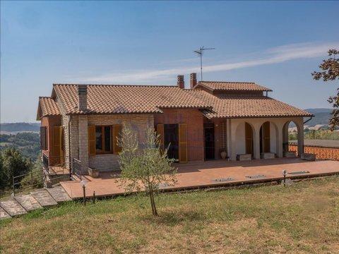 Villa in Frazione Collevalenza, 63 -64, Colvalenza - Torresquadrata, Todi