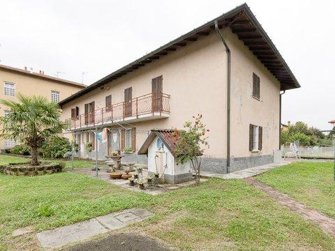 Appartamento in Vicolo Besozzo, 5, Cocquio-Trevisago