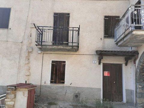 Casa di paese in Via dell'Oratorio, 17, Villa Minozzo