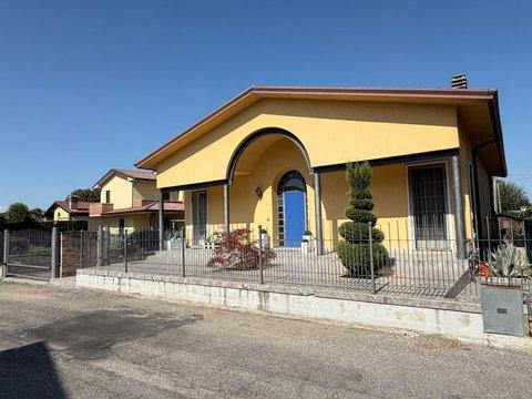 Villa in Via Achille Grandi, 20, Bovolone