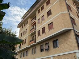 Quadrilocale in Via Giovanni Pascoli, Centro, Massa
