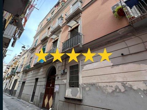 Quadrilocale in 2 Vico Abolitomonte, Centro Storico, Torre del Greco