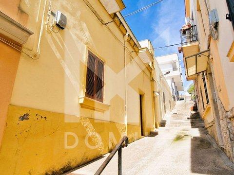 Casa indipendente in Vico Oberdan, 15, Parabita