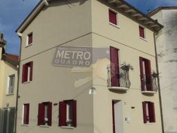 Villetta bifamiliare in Piazza IV Novembre, 5, Carrè
