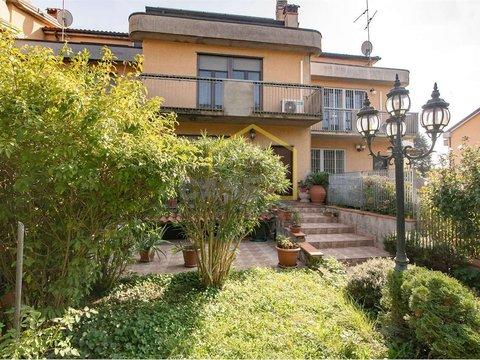 Villetta a schiera in Via Cristoforo Colombo, 25, Casarile
