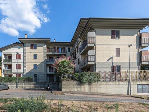 Appartamento su due piani in Via Chioso, 5, Casatenovo