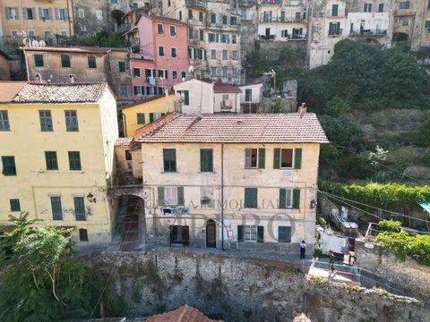 Trilocale in Salita Lago, 2, Centro Storico, Ventimiglia