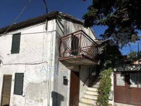 Appartamento su due piani in Via Tufo, 44, Rosora