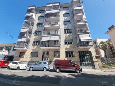 Appartamento in Piazza Alberto Banfi, 4, Pinerolo