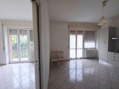 Trilocale in Via F. Anzani, Ospedale, Cantù
