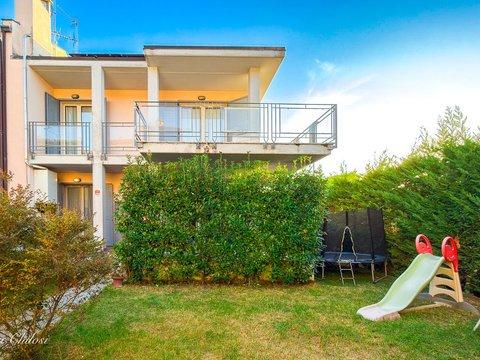 Villetta a schiera in Via Brasile, 86, Lido di Camaiore, Camaiore