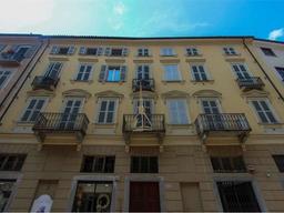 Trilocale in Via Carlo Alberto, 5, Centro Storico, Chieri