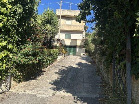 Appartamento in Via Stazzone, 41, Via Niscemi - Viale Amedeo - San Luca, Caltanissetta