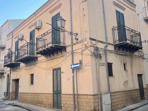 Appartamento su due piani in Via Giuseppe Garibaldi, 51, Realmonte