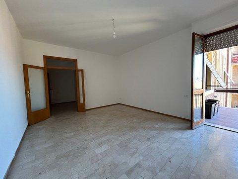 Trilocale in Via Umberto I, Centro Storico, Foligno