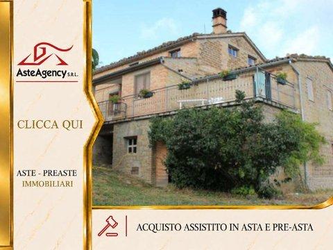 Appartamento in Contrada San Venanzo, 12, Monte San Martino