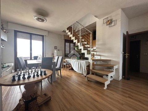 Quadrilocale in Via Pistoiese, 16, San Piero a Ponti - San Mauro, Signa
