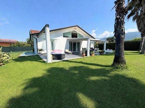 Villa in Via Pradaccio, 13, Quercioli - Rinchiostra, Massa