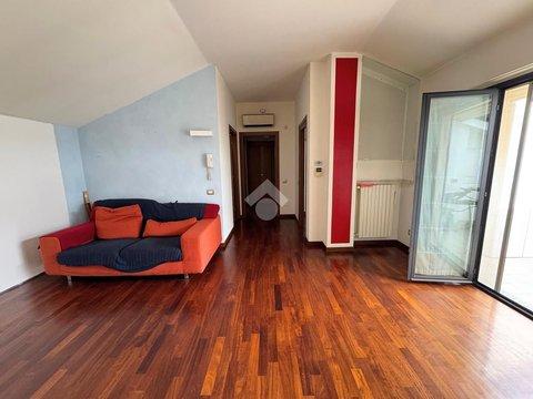 Trilocale in Via Sampietro, 101, Saronno