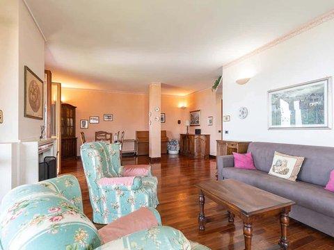 Trilocale in Via Ghevio, 6, Arona